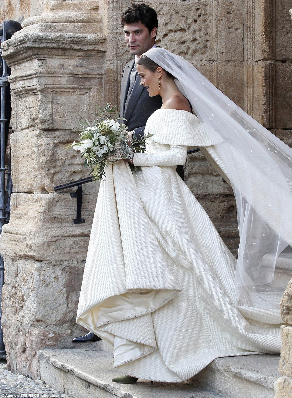 BODA DE LADY CHARLOTTE WELLESLEY Y ALEJANDRO SANTO DOMINGO 34BA165300000578-3614287-image-m-3_1464471597893