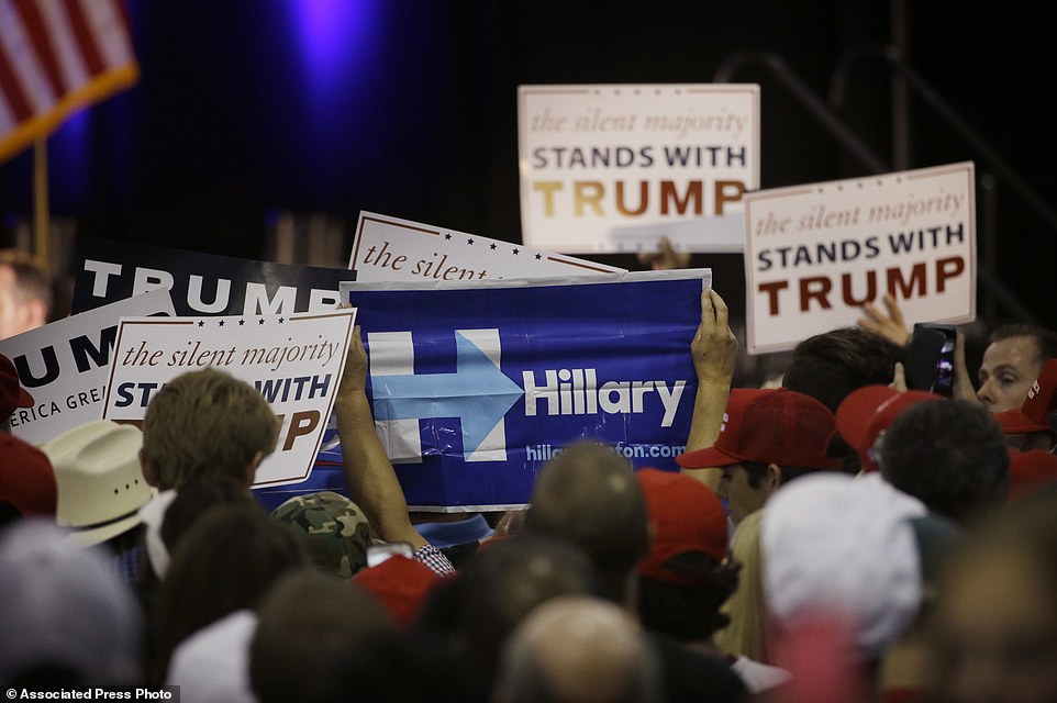 Masovni napadi na trumpove skupove 2x2xGTOt4G9a6dece39511bd1f9b-3625441-A_woman_holds_up_a_sign_for_Democratic_presidential_candidate_Hi-a-197_1465067670993