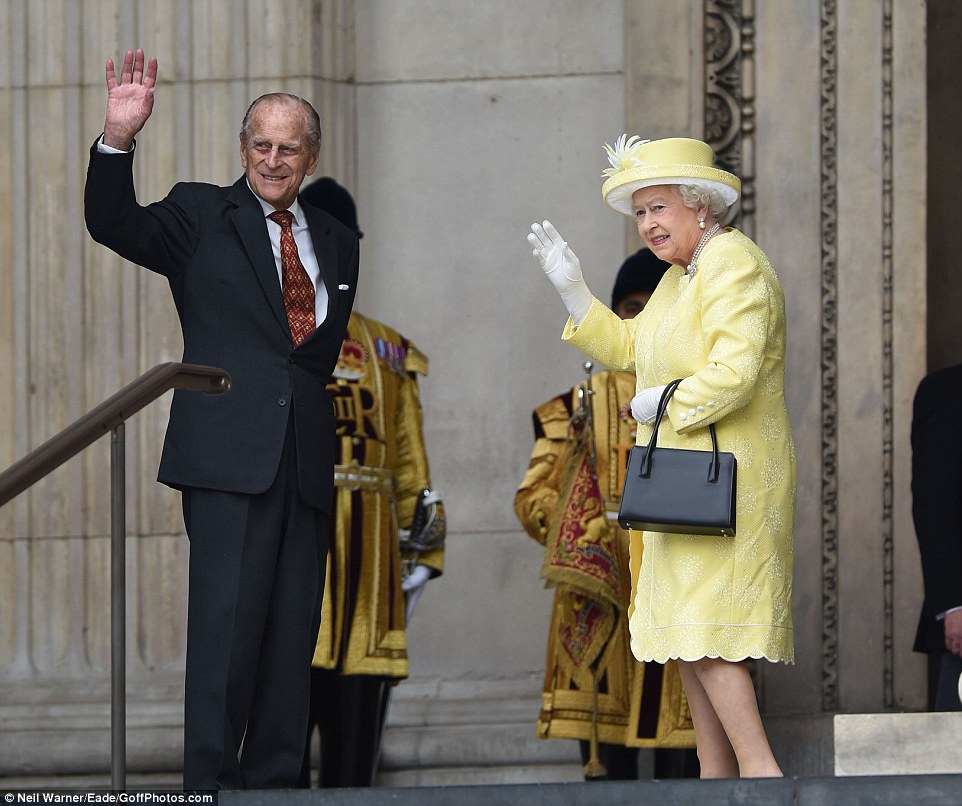 REINA ISABEL II 90 CUMPLEANOS - Página 20 351F573900000578-3634762-image-a-28_1465556060983