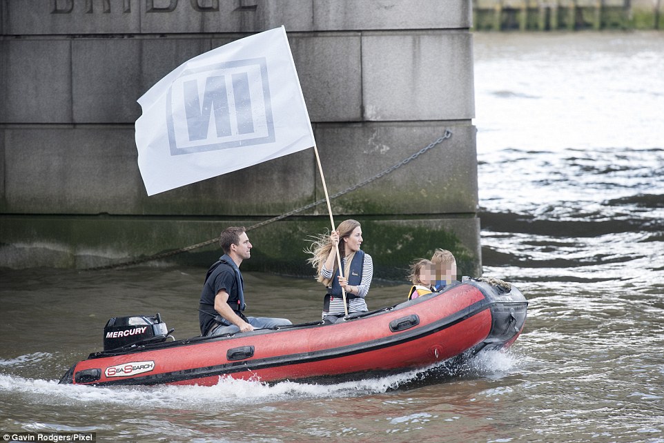 UK MP Jo Cox Shot & Stabbed to Death in Street, Dark Politics ? 355D416C00000578-3644847-Brendan_Ms_Cox_and_the_children_lived_on_a_houseboat_on_the_Rive-a-12_1466096339925