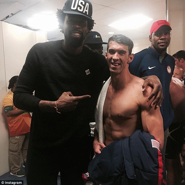 Phelps - ¿Cuánto mide Michael Phelps? - Real height 370FA46D00000578-0-Basketball_player_DeAndre_Jordan_shared_a_picture_with_Phelps_on-a-3_1470806167005