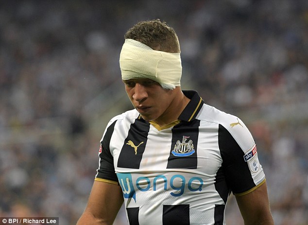 Dwight Gayle  37868DFD00000578-0-image-a-72_1472122160221