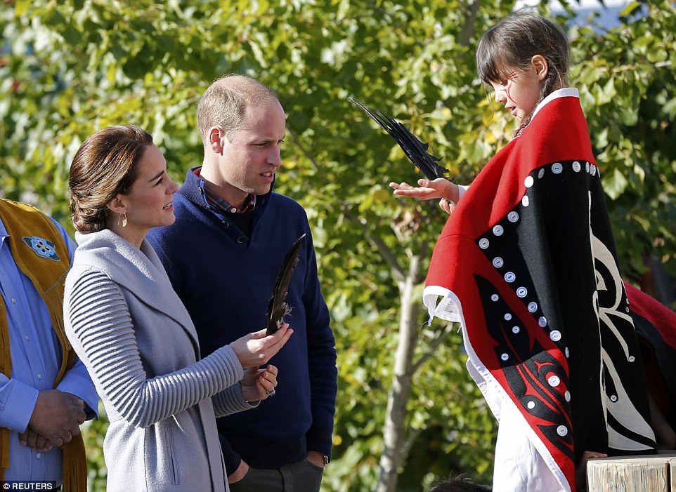 WILLIAM Y KATE VISITA OFICIAL A CANADÁ DEL 24 DE SEPT. AL 1 DE OCT - Página 19 38E46D5400000578-3812091-image-a-215_1475094494535