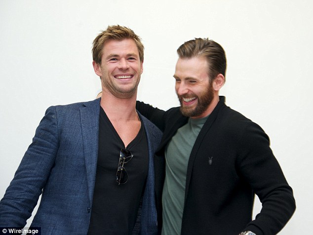 CHRIS HEMSWORTH - Page 3 3A73AA9B00000578-3943260-image-a-3_1479329919661