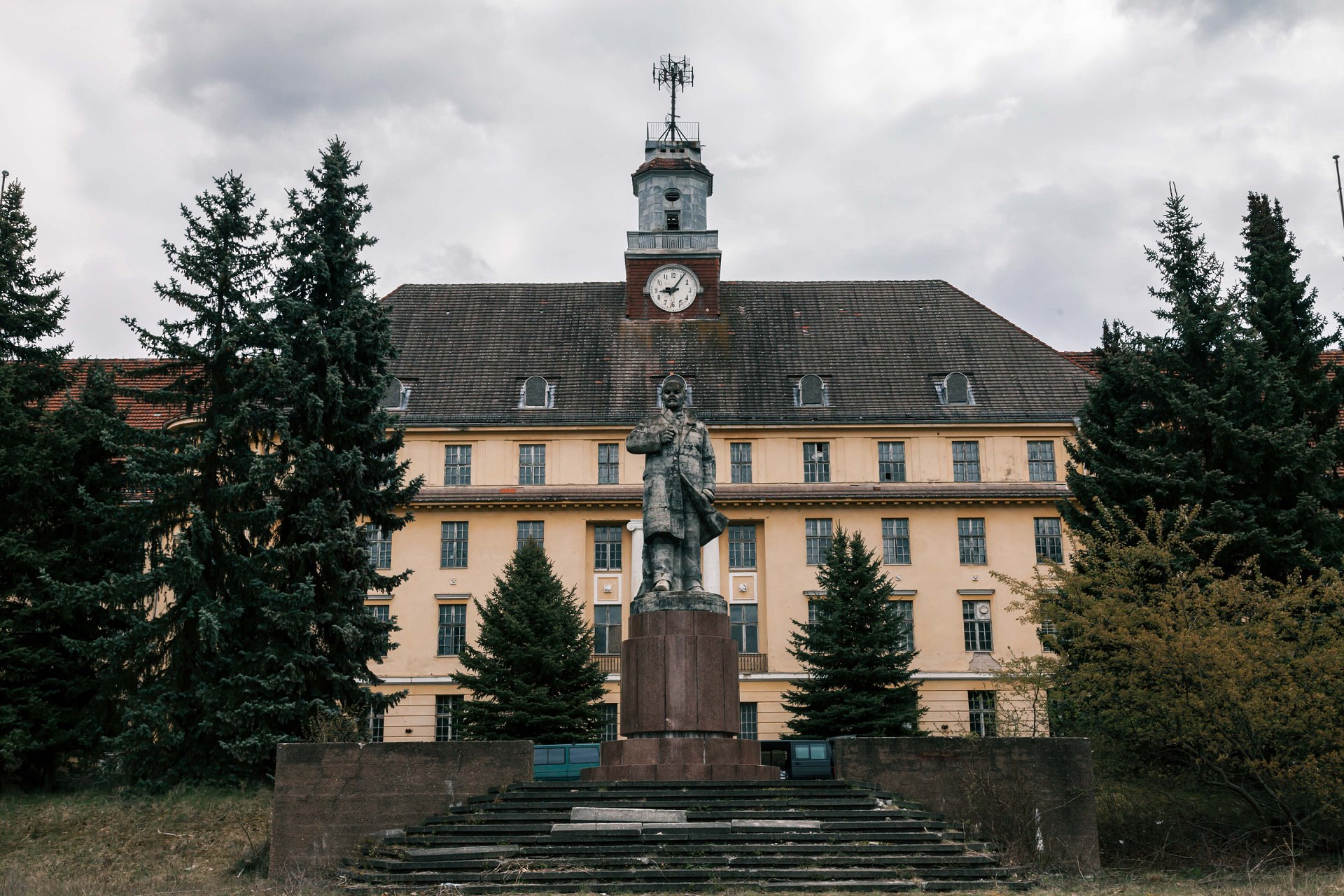 Wünsdorf, base soviética abandonada en Alemania  402FF94200000578-0-image-a-55_1494505134487