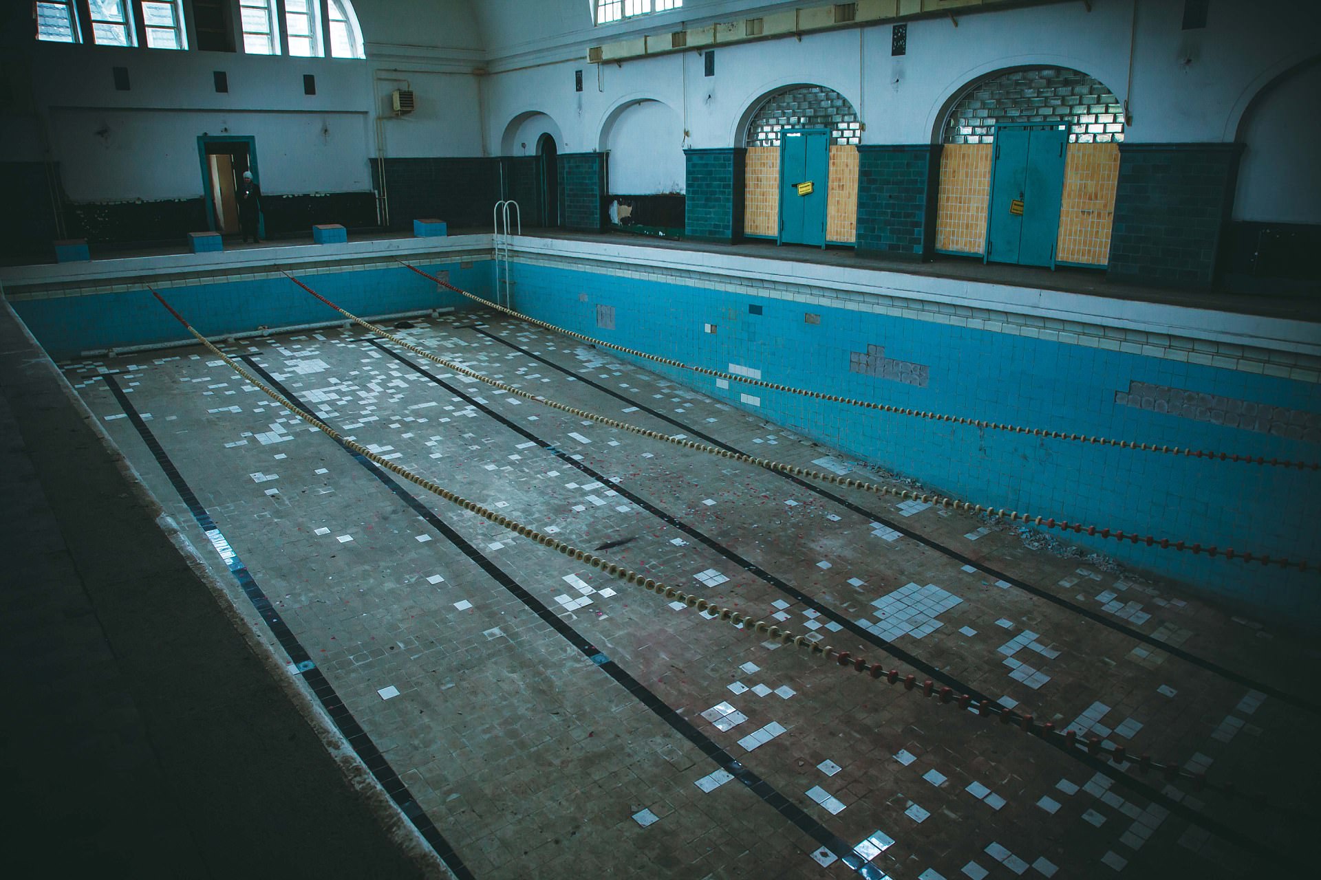 Wünsdorf, base soviética abandonada en Alemania  402FFA9000000578-0-image-a-57_1494505269480