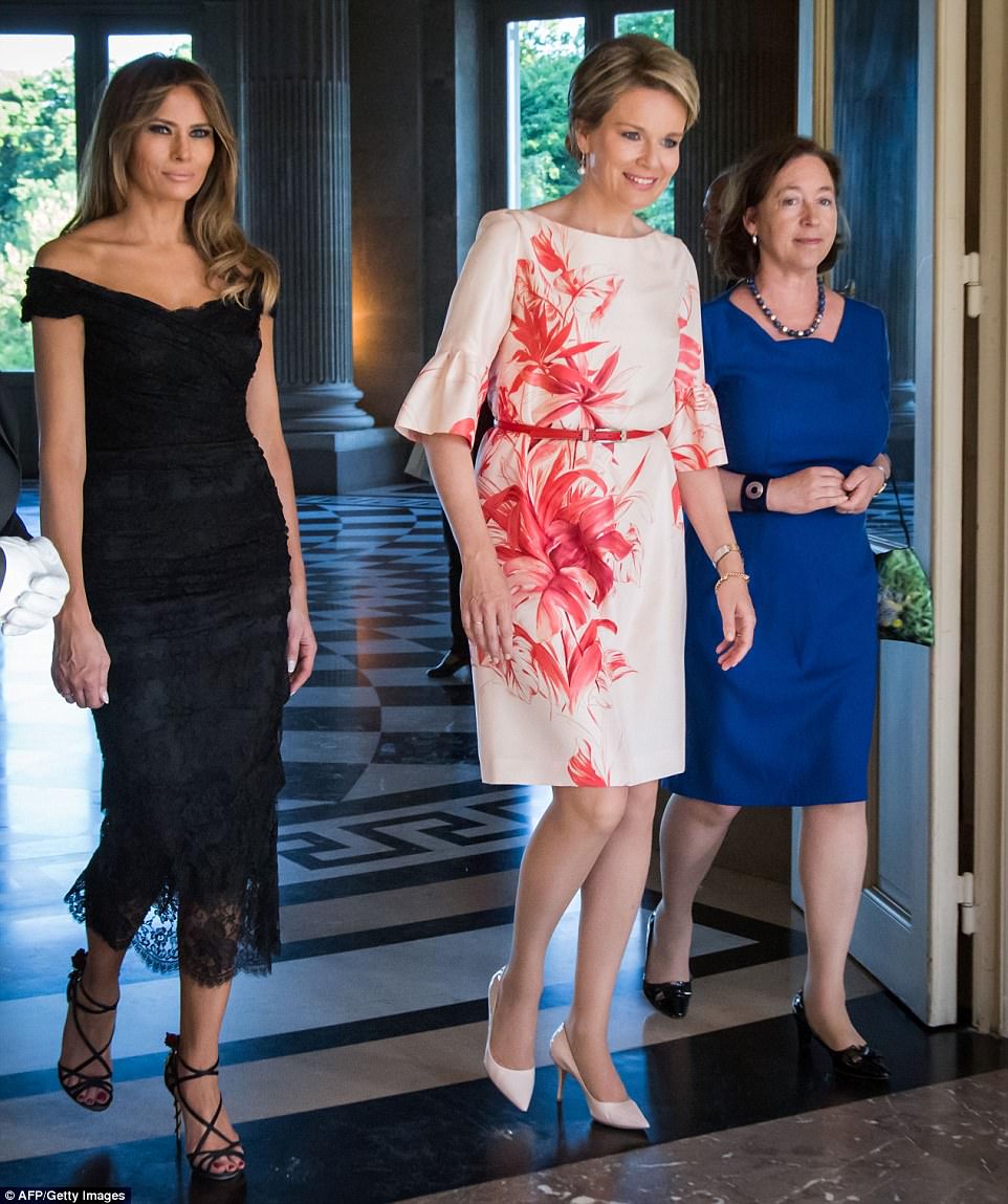 MELANIA E IVANKA, LAS DAMAS TRUMP EN LA CASA BLANCA - Página 3 40CAB69F00000578-4542060-image-m-76_1495737916655