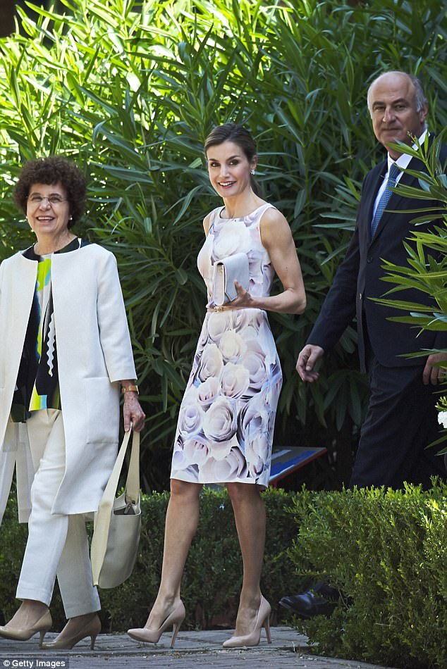 AGENDA PERSONAL DE LA REINA LETIZIA  (2da parte-Años 2016/17/18) - Página 10 416A2B4C00000578-4603350-image-a-12_1497446528291