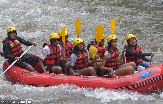 The Serious Side - part 3 - Page 14 41C385A800000578-4657852-Making_a_splash_The_Obamas_enjoy_whitewater_rafting_down_the_Ayu-m-34_1498949486547