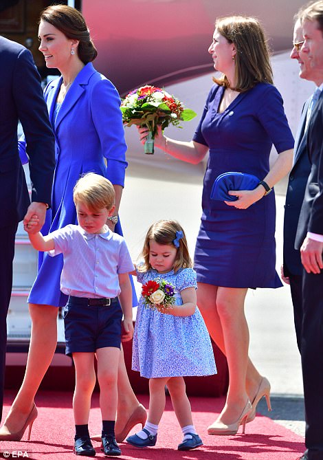 VISITA OFICIAL DE WILLIAM Y KATE A POLONIA Y ALEMANIA.  - Página 10 427B7D7300000578-4709824-image-m-174_1500466438231