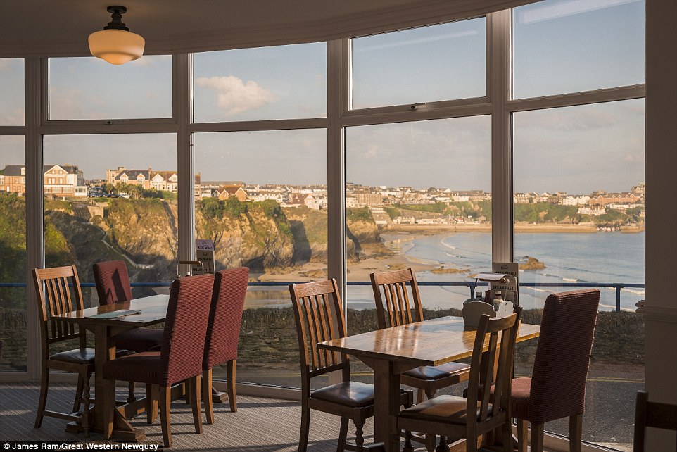 Are these the best tables in Britain? The most stunning restaurant views in the country revealed (from dramatic cityscapes to awe-inspiring Highland mountains)  430D3EB200000578-4768316-image-a-140_1502119278178