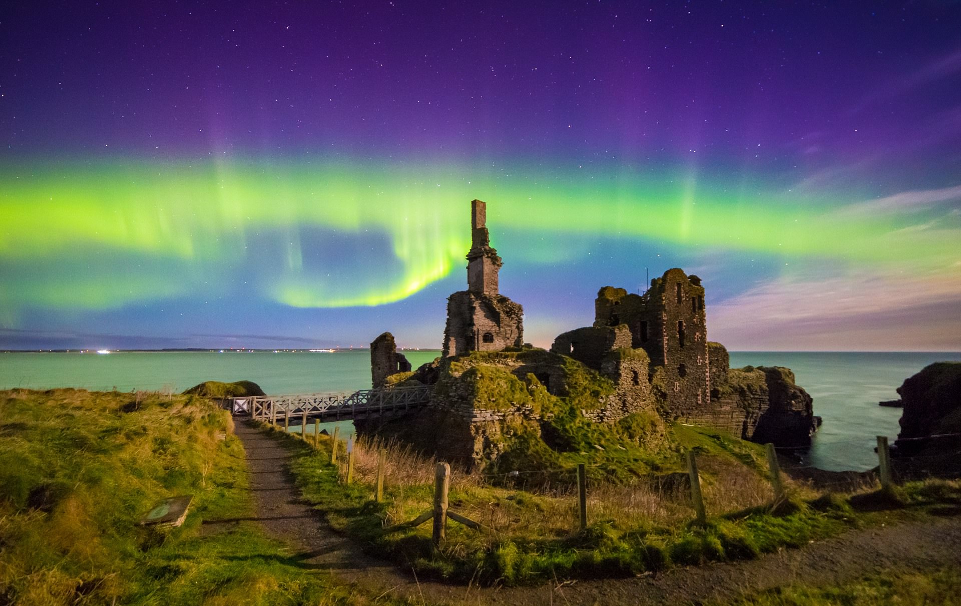 Northern Lights seen from Great Britain 462049A100000578-0-image-a-17_1510178312700