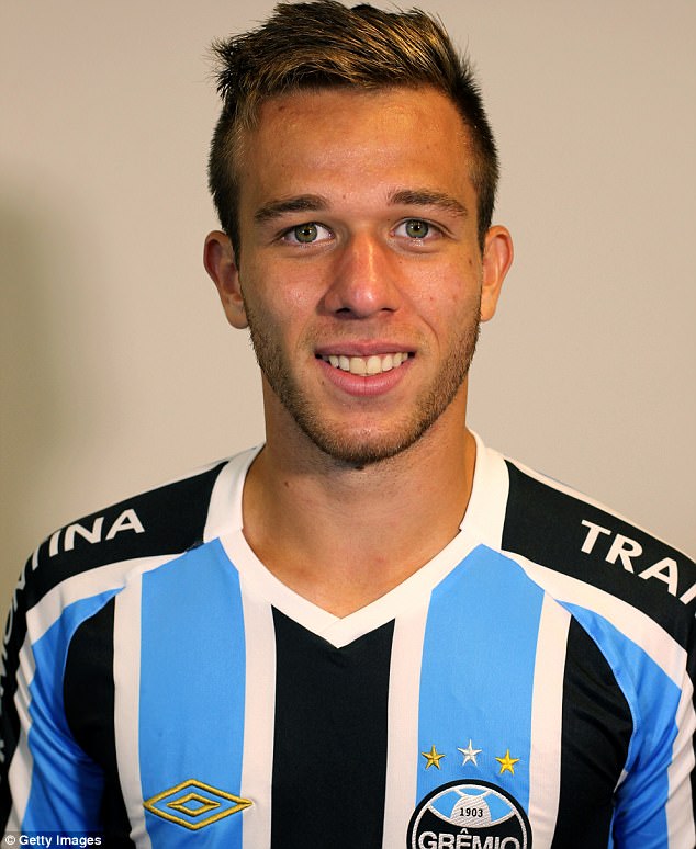 ¿Cuánto mide Arthur Melo? - Altura - Real height 4624C88E00000578-0-image-m-16_1510178623379