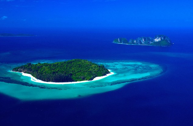 10 bãi biển hàng đầu ở Thái Lan 46BCF4E400000578-5121641-Paradise_found_Bamboo_Island_is_an_idyllic_forested_island_where-a-10_1512130301596