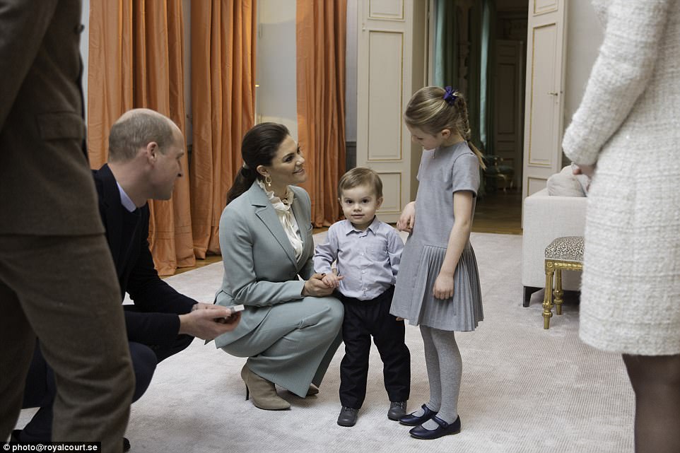 VISITA OFICIAL DE WILLIAM Y KATE A SUECIA Y NORUEGA - Página 7 48C4256500000578-5333881-image-a-213_1517417491613