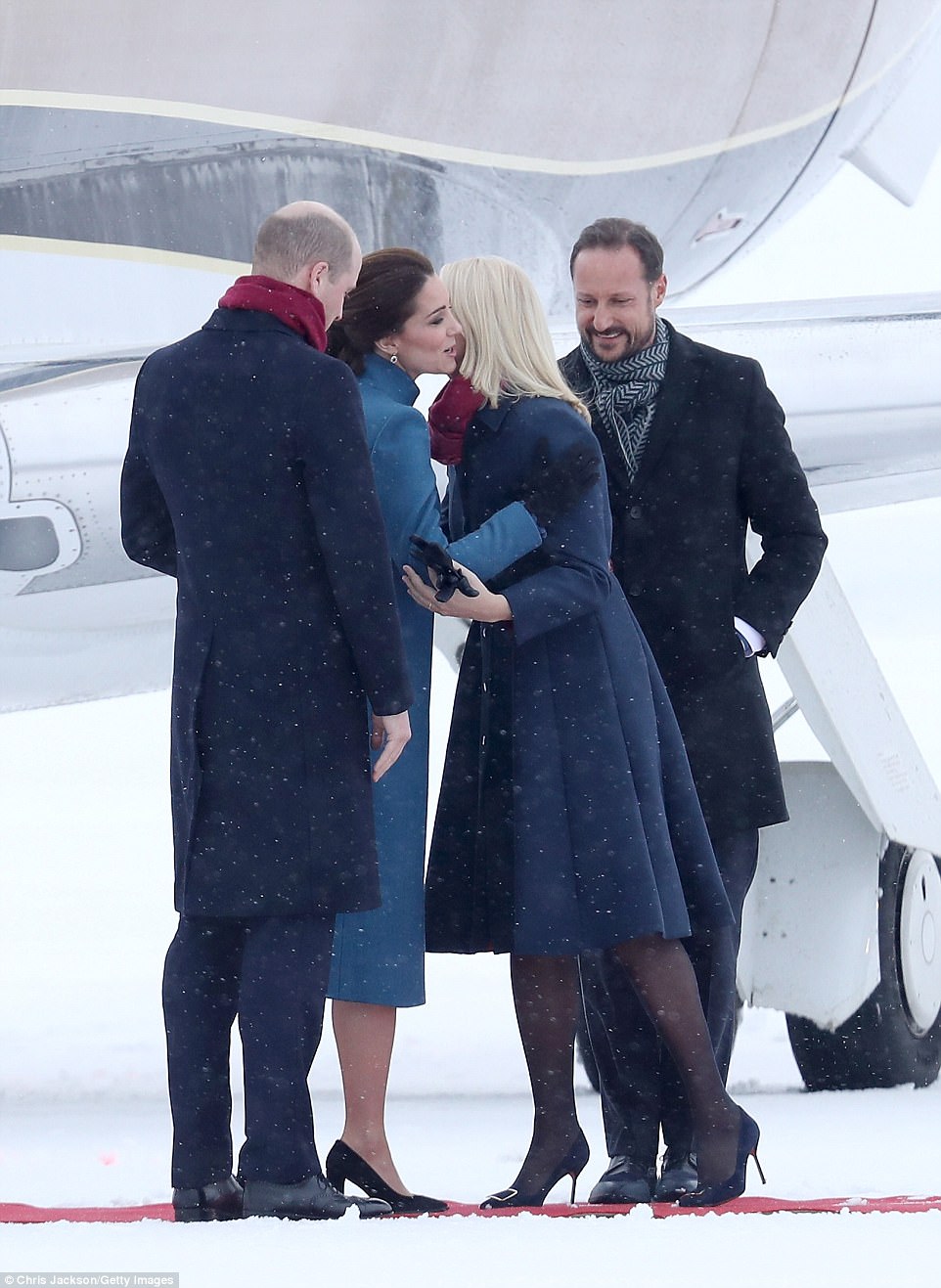 VISITA OFICIAL DE WILLIAM Y KATE A SUECIA Y NORUEGA - Página 9 48CA2FF300000578-5338761-image-a-77_1517484609090