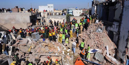 Breaking News Pakistan: 10 dead 150 trapped under rubble in Factory collapse  Lahore-factory-collapse-543