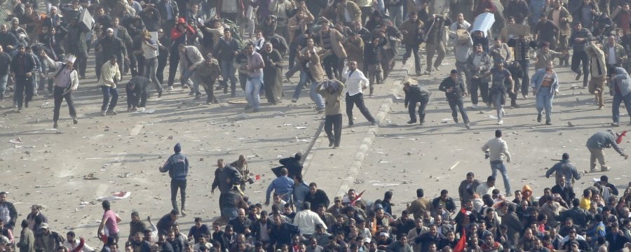 صور الاعتداء على المتظاهرين ميدان التحرير Slide_16786_233994_large