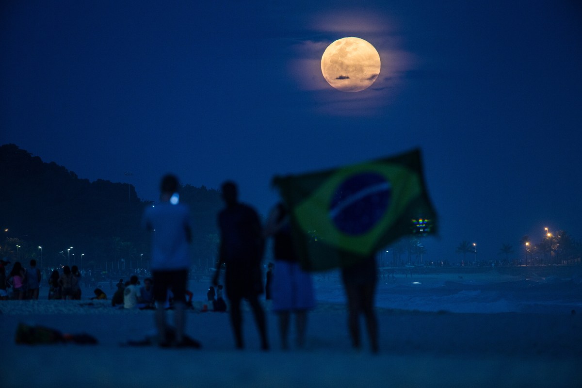 Stunning Supermoon 2014 Pictures Show August Skies Lit Up Slide_361557_4056122_free