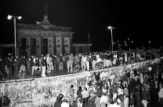 Il y a 25 ans, la chute du mur de Berlin Slide_380382_4505718_compressed