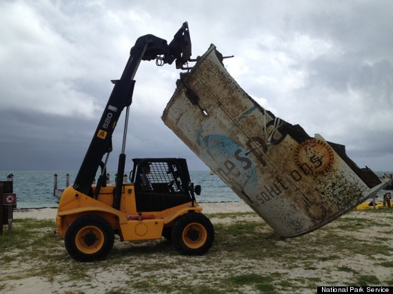 Véritables morceaux de la coiffe du Soyouz VS07 O-SPACE-JUNK-FLORIDA-KEYS-570