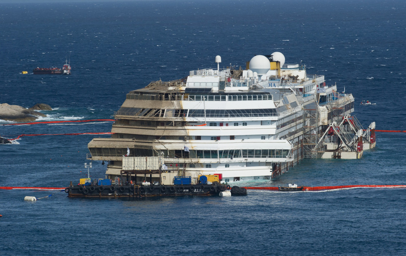 Photos et vidéos insolites - Page 7 O-COSTA-CONCORDIA-facebook