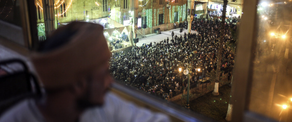 لماذا يحتفل المصريون بمولد الحسين في يومٍ لم يولد فيه؟ N-HUSSEIN-EGYPT-large570
