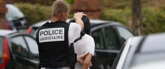 مقتل قس في هجوم شنه مسلحان "ينتميان لتنظيم الدولة" على كنيسة في فرنسا N-THE-KILLING-OF-A-PRIEST-FRANCE-large570