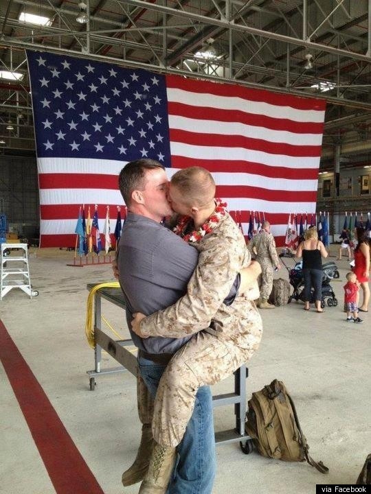 Picture: US marine kissing his boyfriend goes viral USMC-KISS