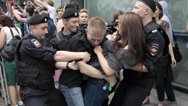 The crack down on gays in Russia AP626530618031_1_620x350