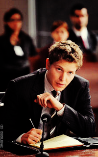 Matt Czuchry 0yOUSXmk