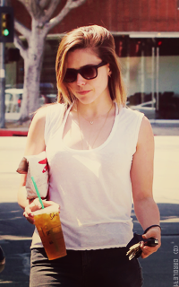 Sophia Bush 1CrS26eg