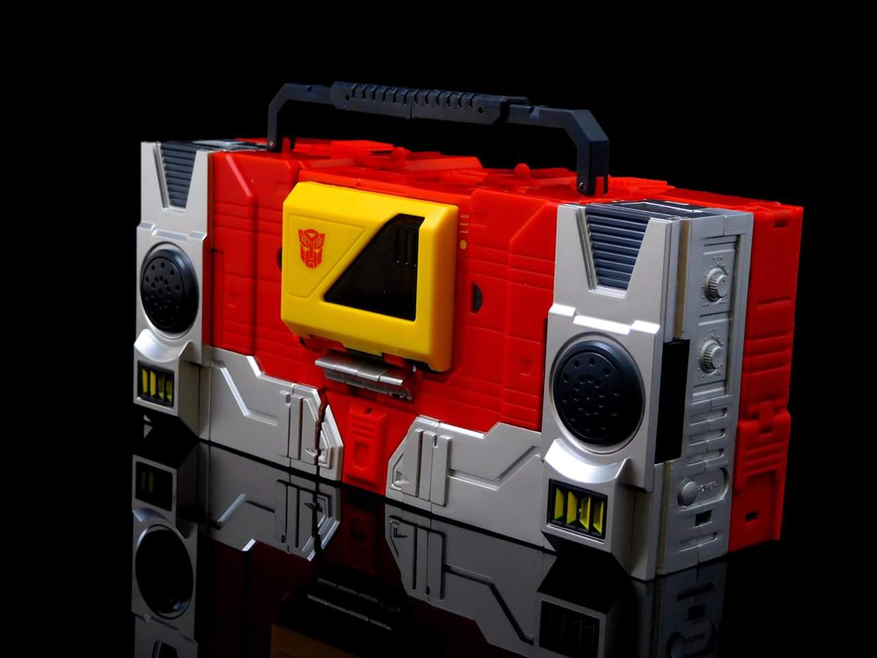 [Masterpiece Tiers] KFC TOYS TRANSISTOR PURE RED aka BLASTER - Sortie Janvier 2015 1gKDgVn4