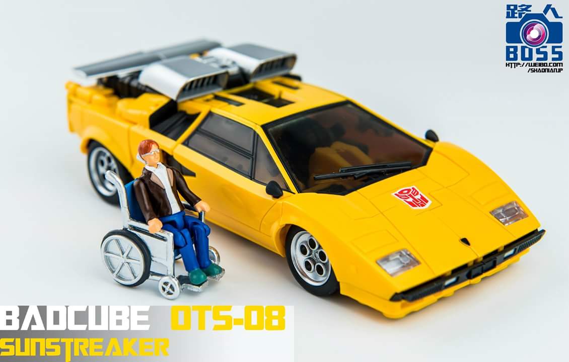 [Masterpiece Tiers] BADCUBE OTS-08 SUNSURGE aka SUNSTREAKER - Sortie Janvier 2016 - Page 4 21buXpxw