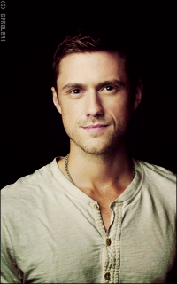 Aaron Tveit 24xun5FK