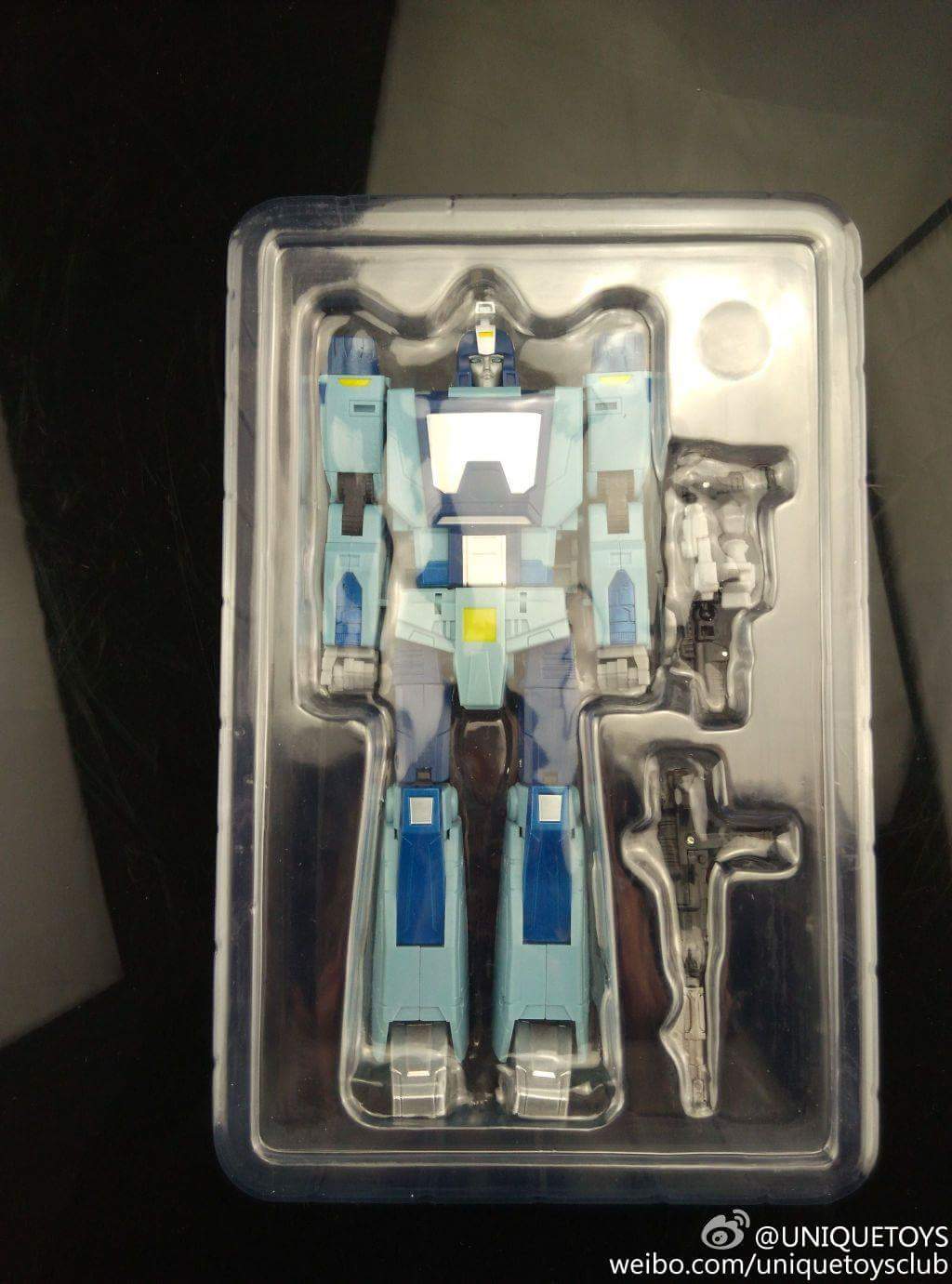 [Masterpiece Tiers] UNIQUE TOYS Y-02 BUZZING aka BLURR - Sortie Janvier 2016 - Page 2 2WDTV4vs