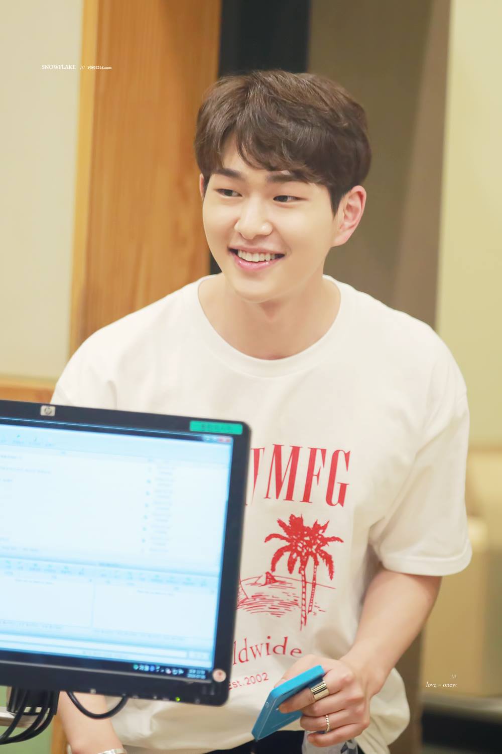 [IMG/160705] Onew @ DJ Especial - KBS Sukira Kiss The Radio 2XoALEz2