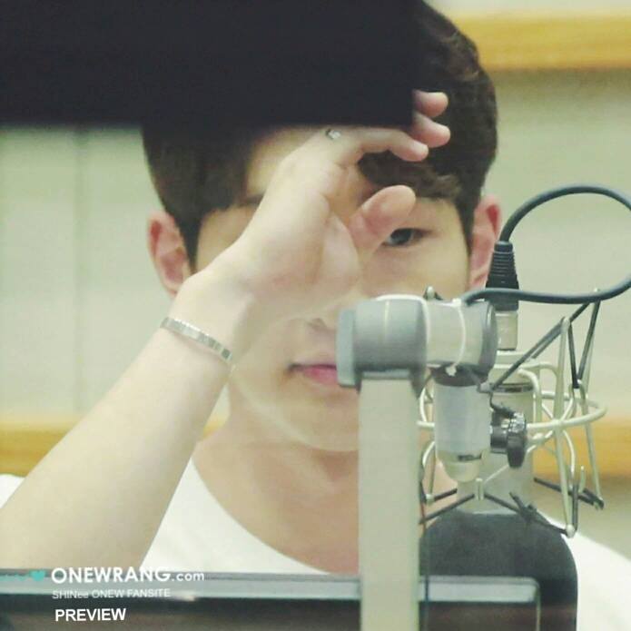 [IMG/160705] Onew @ DJ Especial - KBS Sukira Kiss The Radio 3TXTFVxg