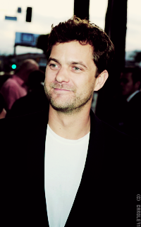 Joshua Jackson 3nQOyBwz