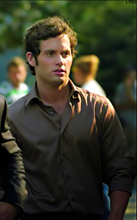 Penn Badgley 4FtoiU3F