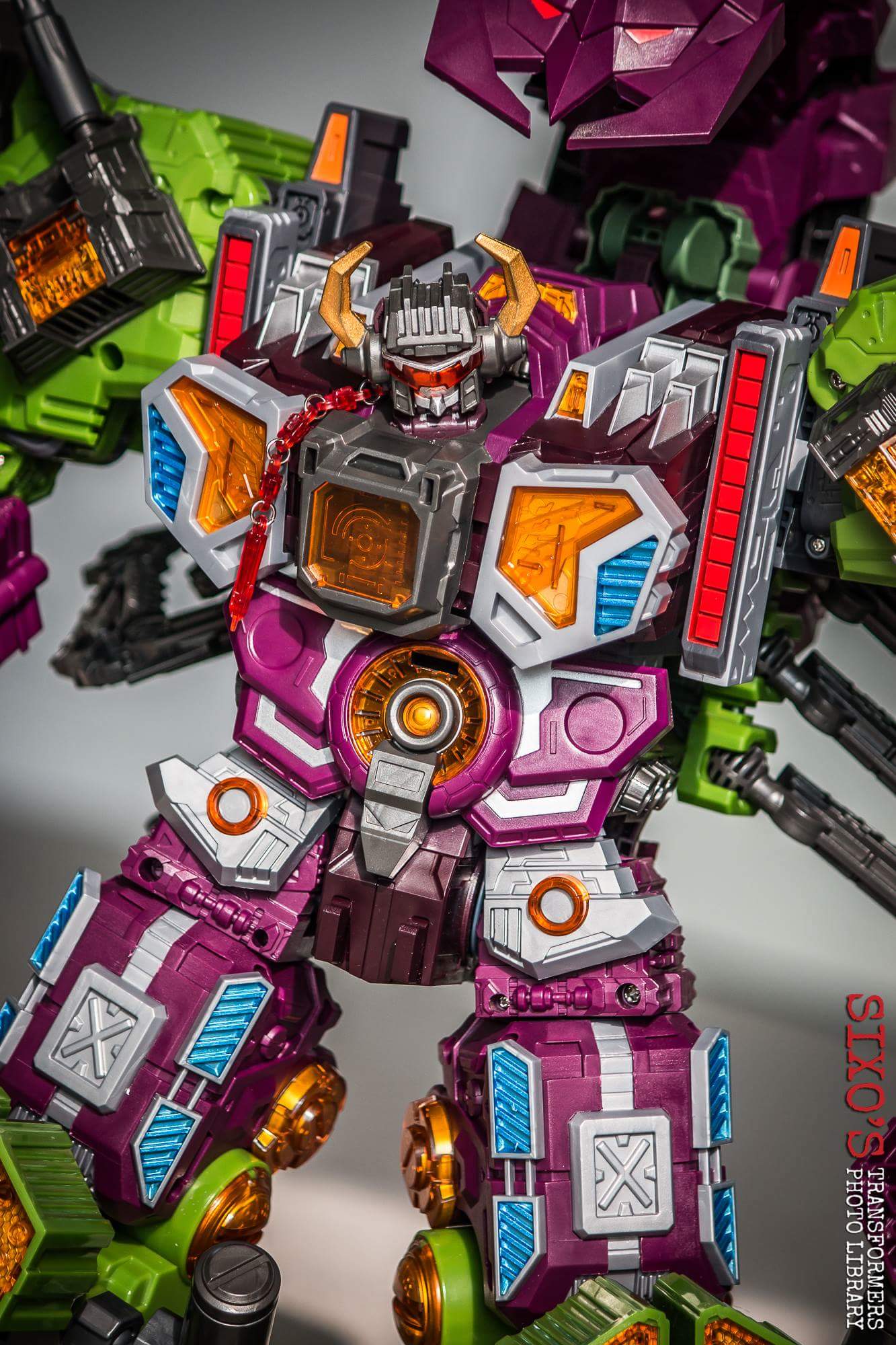 [Masterpiece Tiers] MAKETOYS MCB-03 PANDINUS aka SCORPONOK - Sortie Avril 2016 - Page 4 4RZpWUO3