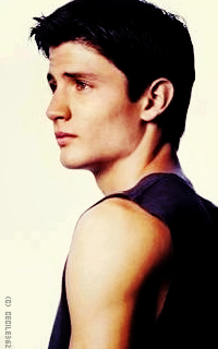 James Lafferty 50aQs9ZY