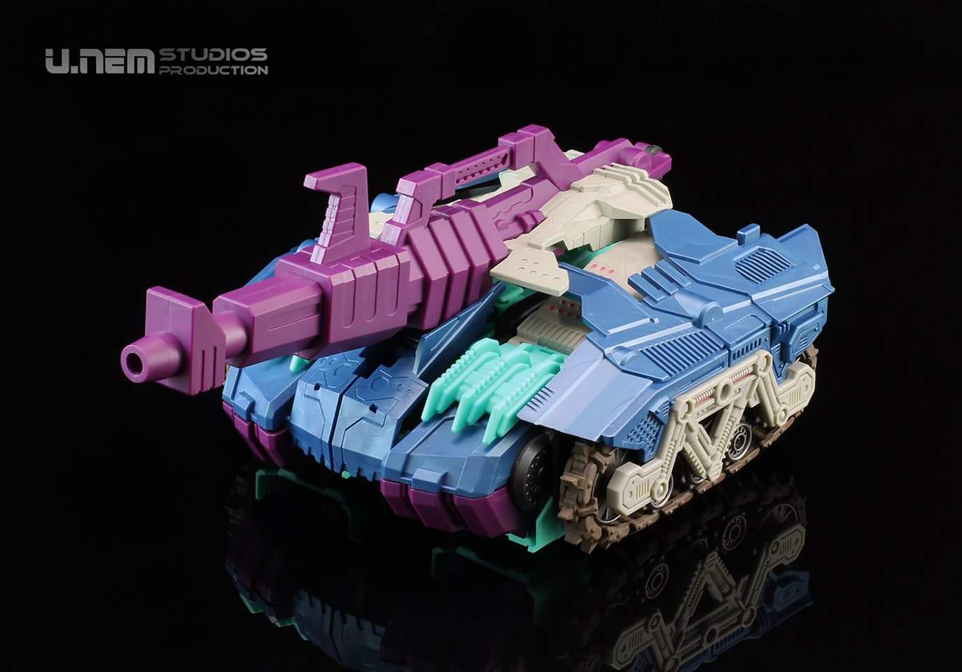 [Mastermind Creations] Produit Tiers - R-17 Carnifex - aka Overlord (TF Masterforce) - Page 2 5Ci1xmUX