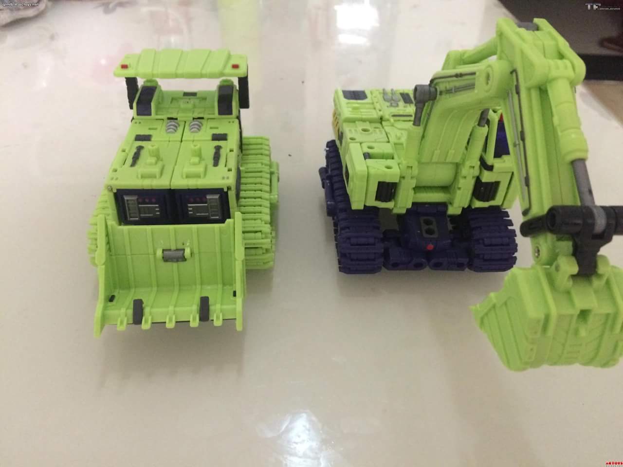 [Combiners Tiers] TOYWORLD TW-C CONSTRUCTOR aka DEVASTATOR - Sortie 2016 - Page 9 5nNO3m51