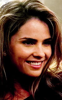 Shelley Hennig 5zrbsiwc