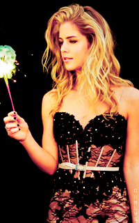 Emily Bett Rickards 6BeDNQIe