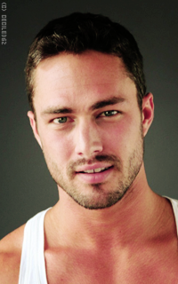 Taylor Kinney 6BfzAW9s