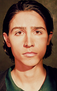 Lorenzo James Henrie. 7R5z423X