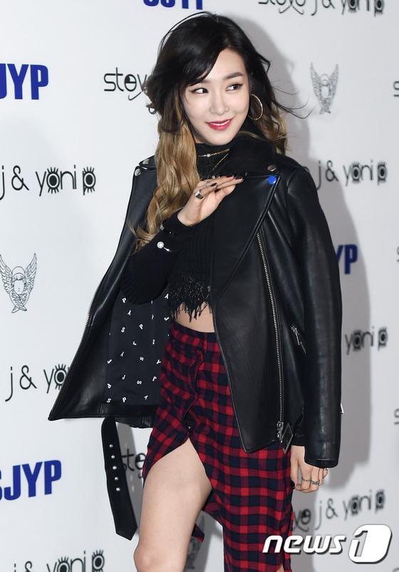 [PIC][16-10-2015]Tiffany tham dự "Hera Seoul Fashion Week 2016SS 'Steve.J & Yoni.P'"  vào tối nay 7f44X3d9