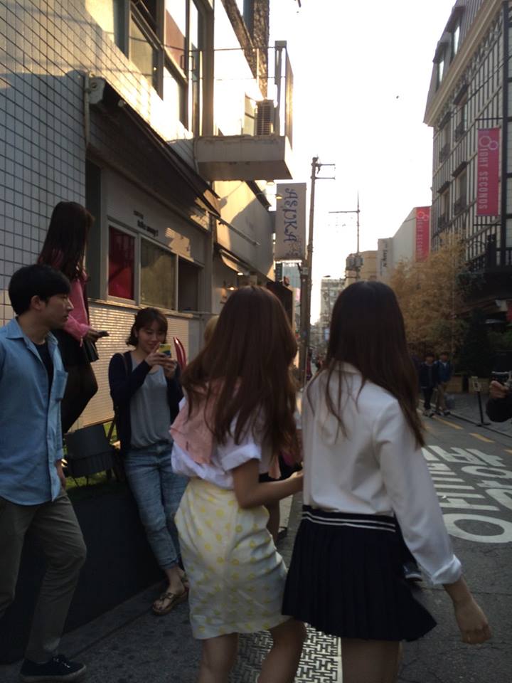 {140401} Jessica y Krystal filmando "Cover Girl" en Shinsadong 7yzqbK9N